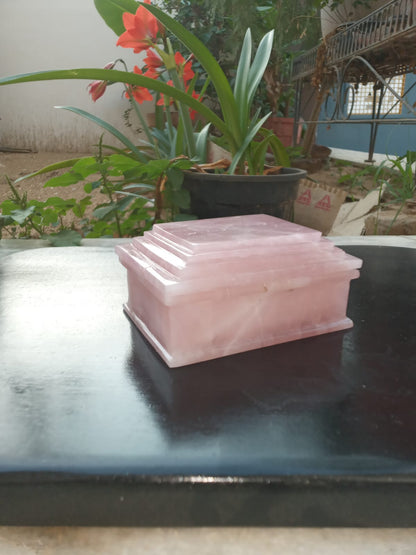 Premium Rose Quartz Mughal Jewellery Box – Handcrafted Natural Gemstone Storage Box for Rings & Luxury Gifting